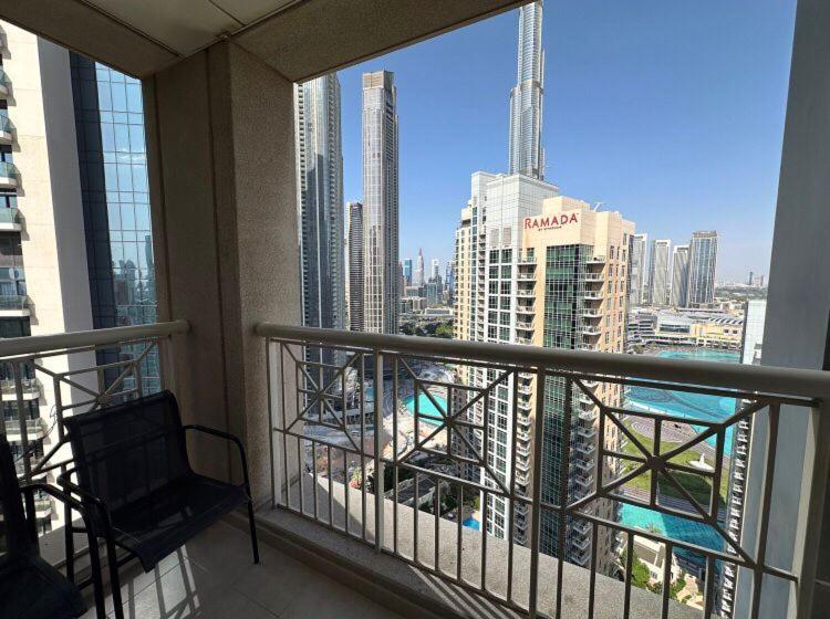 Downtown Apartments With Fountain And Burj Khalifa View Dubai Bagian luar foto